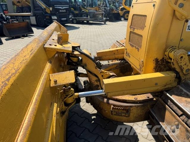 Komatsu D 51 PXi-24 Buldozer sobre oruga