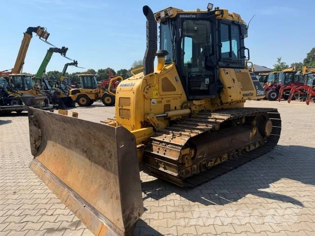 Komatsu D 51 PXi-24 Buldozer sobre oruga