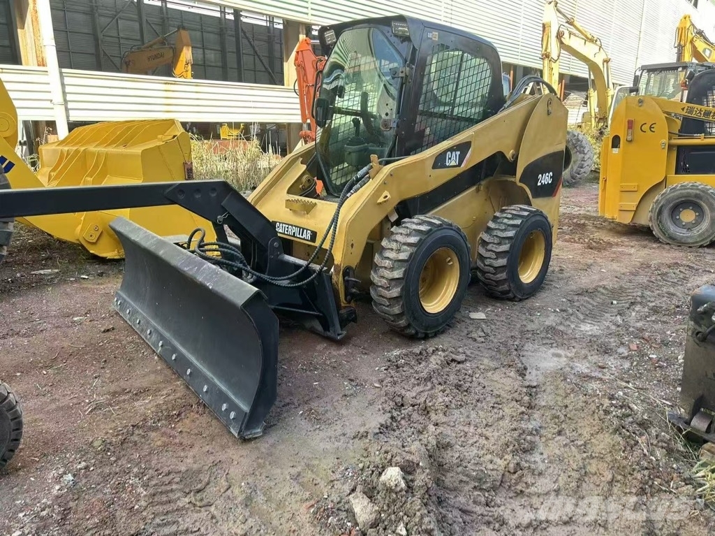 CAT 246 C Φορτωτάκια