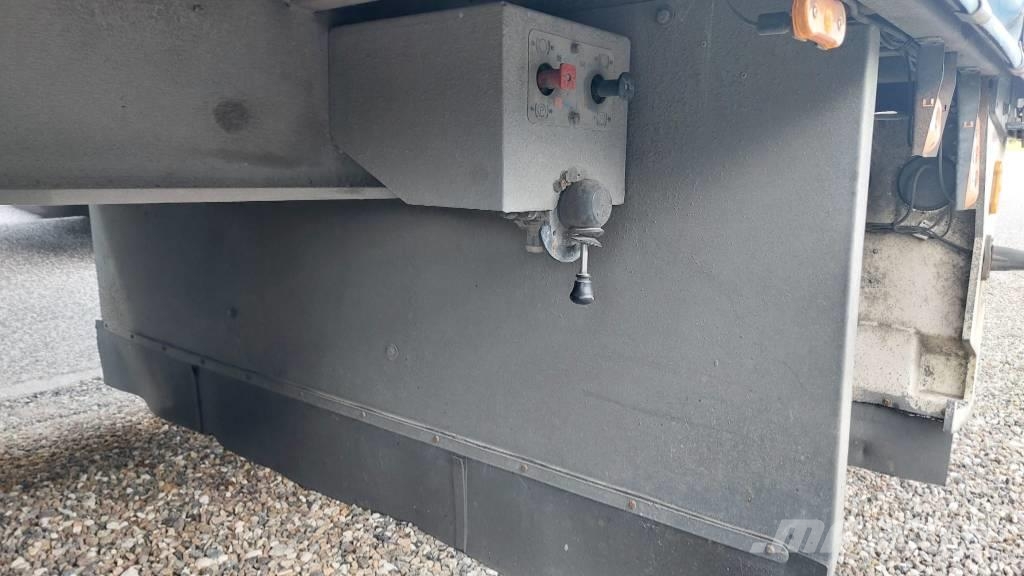 AMT 2 akslet city-gardintrailer med lift Semi-trailer med Gardinsider