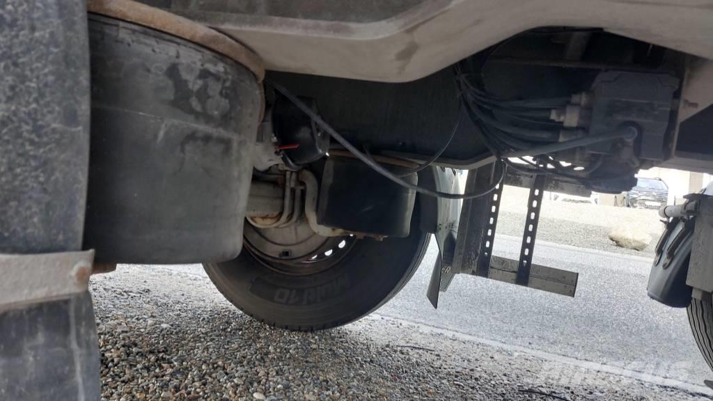 AMT 2 akslet city-gardintrailer med lift Semi-trailer med Gardinsider