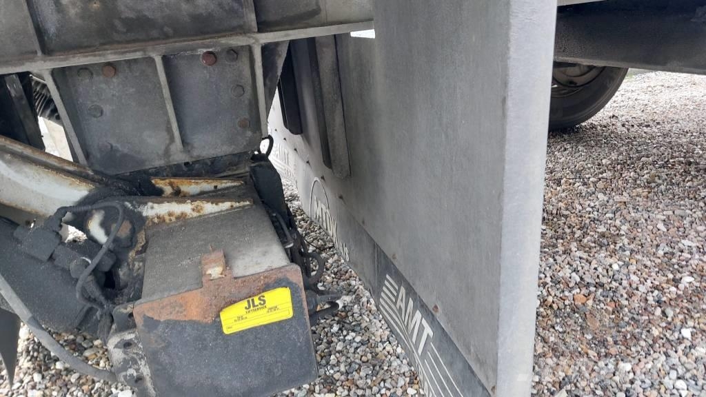 AMT 2 akslet city-gardintrailer med lift Semi-trailer med Gardinsider