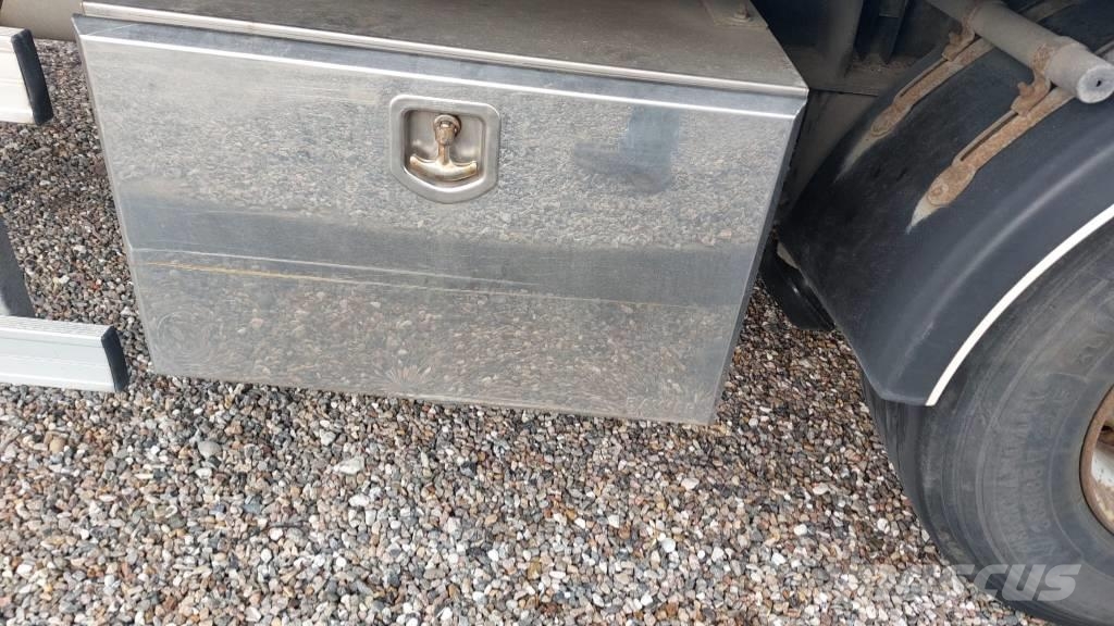 AMT 2 akslet city-gardintrailer med lift Semi-trailer med Gardinsider