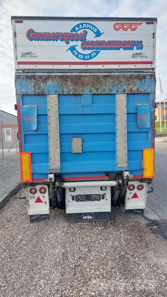 AMT 2 akslet city-gardintrailer med lift Semi-trailer med Gardinsider