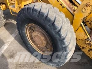 CAT 910 Rataslaadurid