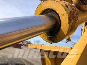 CAT 910 Rataslaadurid