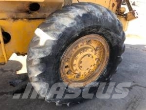 CAT 910 Rataslaadurid