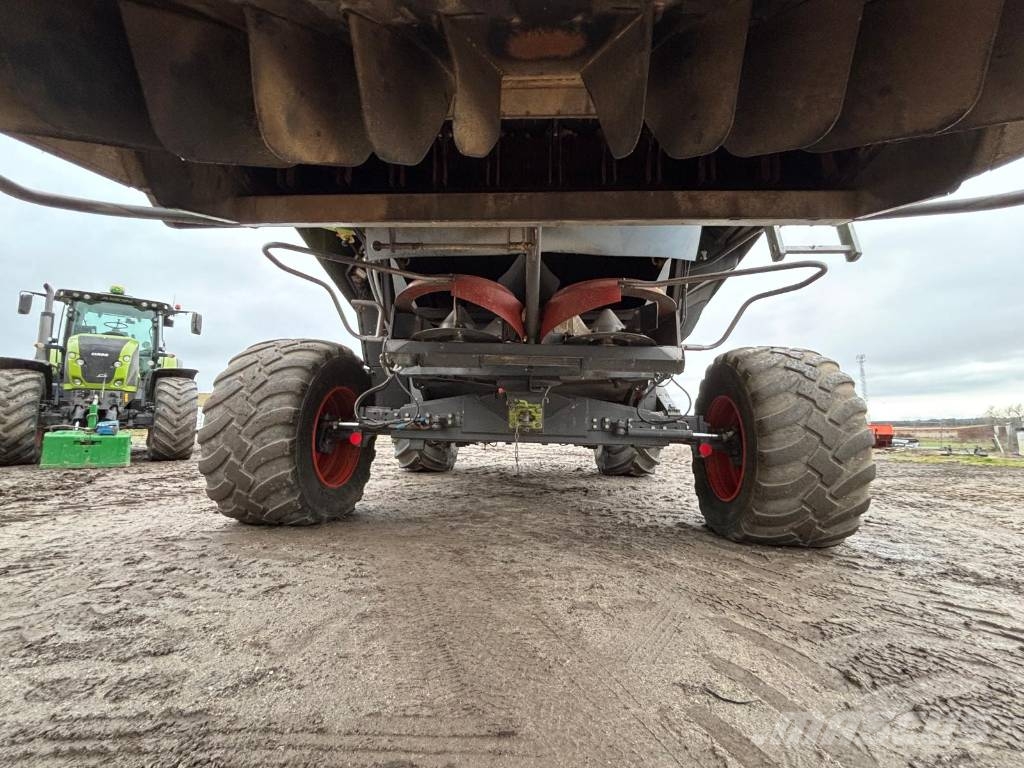 CLAAS Lexion 670 M Kombinované zberacie stroje