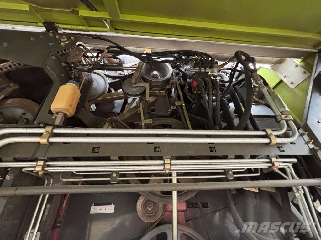 CLAAS Lexion 670 M Kombinované zberacie stroje