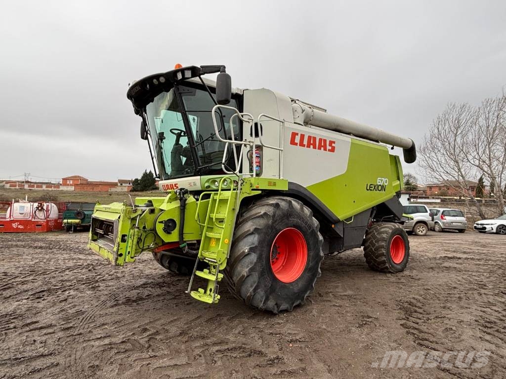 CLAAS Lexion 670 M Kombinované zberacie stroje