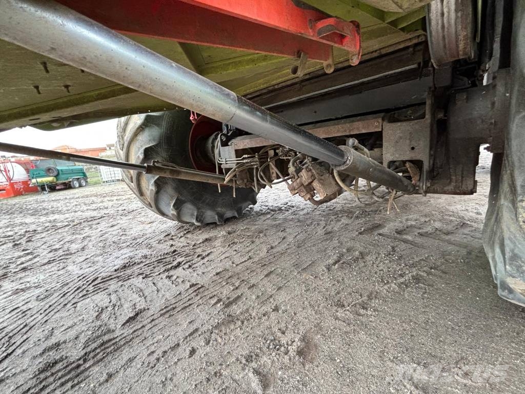 CLAAS Lexion 670 M Kombinované zberacie stroje