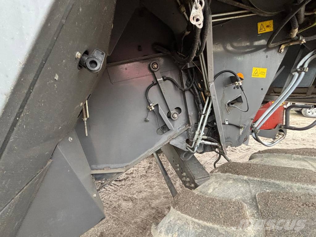 CLAAS Lexion 670 M Kombinované zberacie stroje