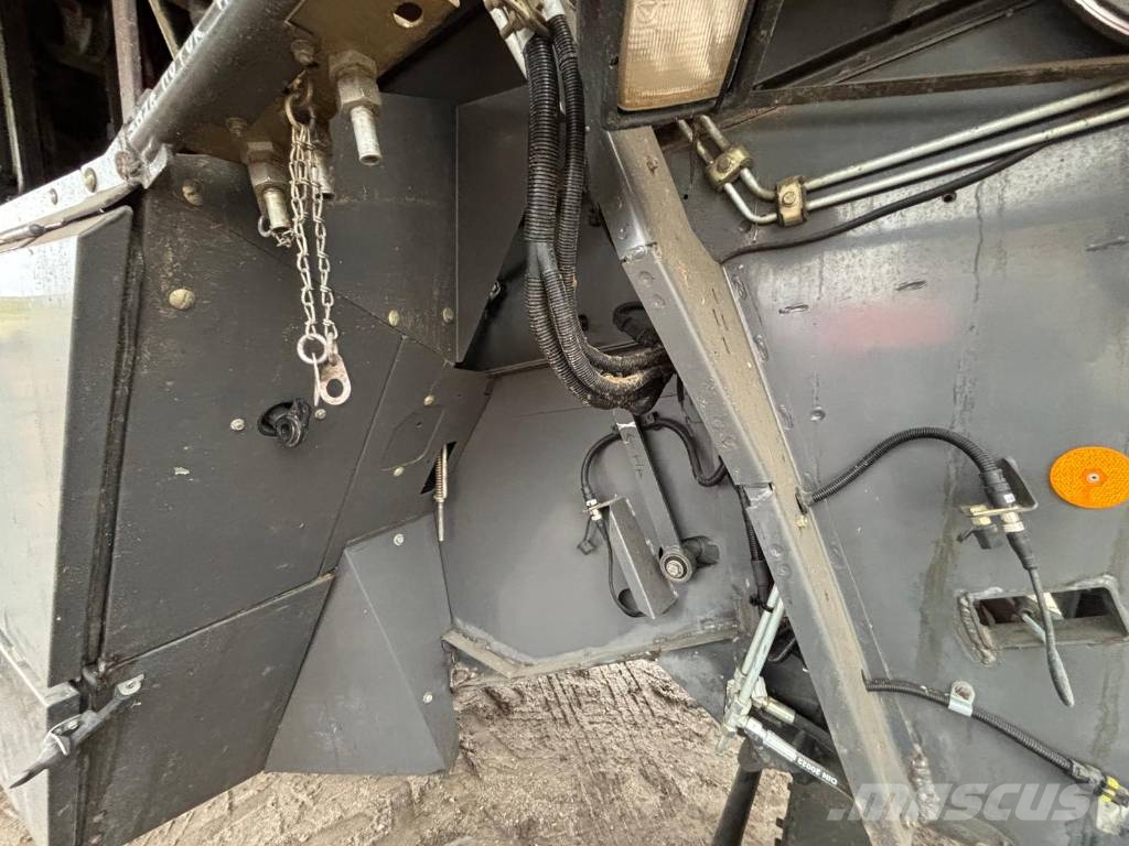 CLAAS Lexion 670 M Kombinované zberacie stroje