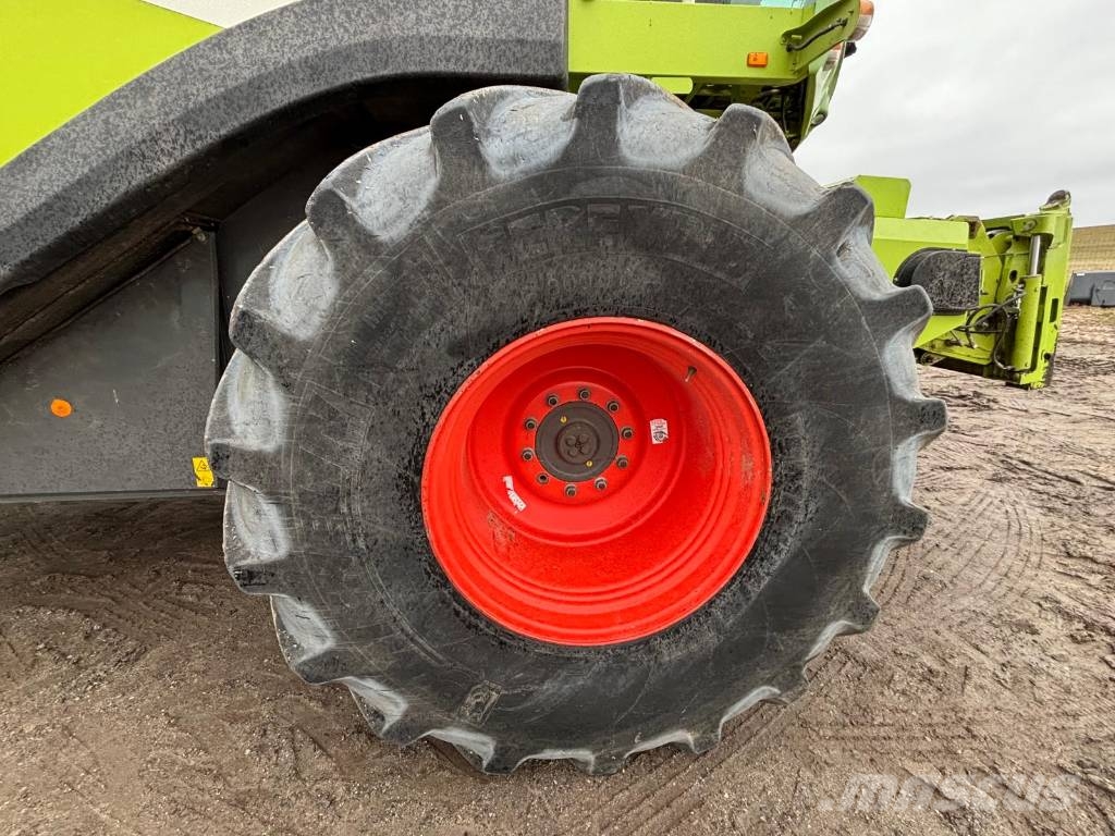 CLAAS Lexion 670 M Kombinované zberacie stroje