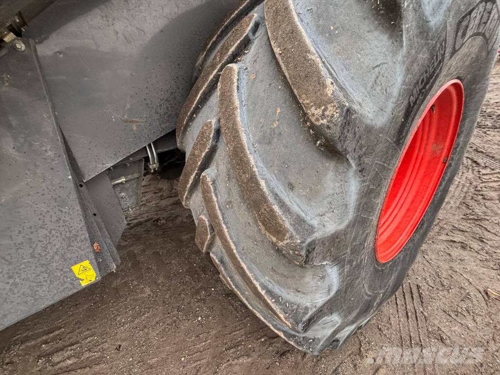 CLAAS Lexion 670 M Kombinované zberacie stroje