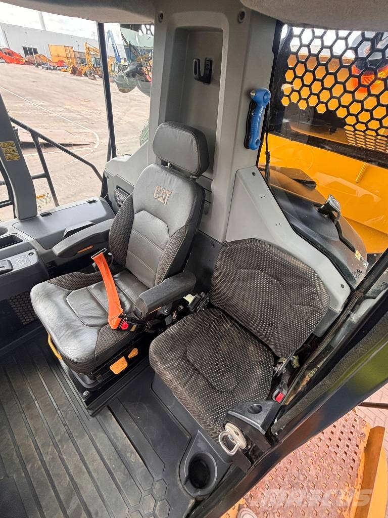 CAT 730 Σπαστό Dump Truck ADT