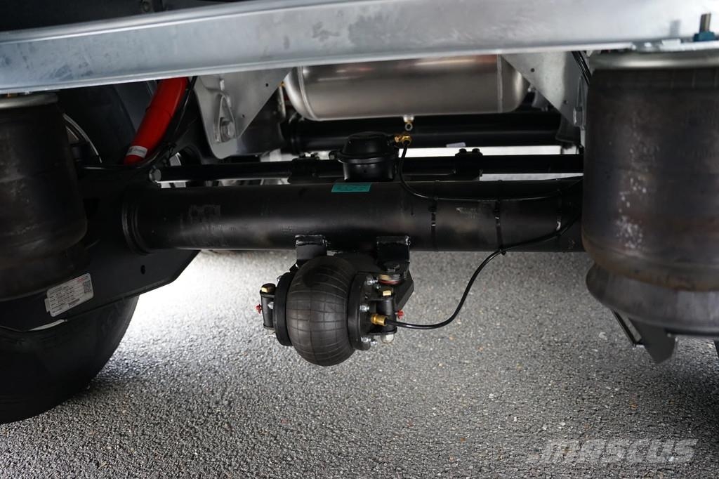 Kraker K-Force self steering axle. Multiple in stock Schuifvloeropleggers