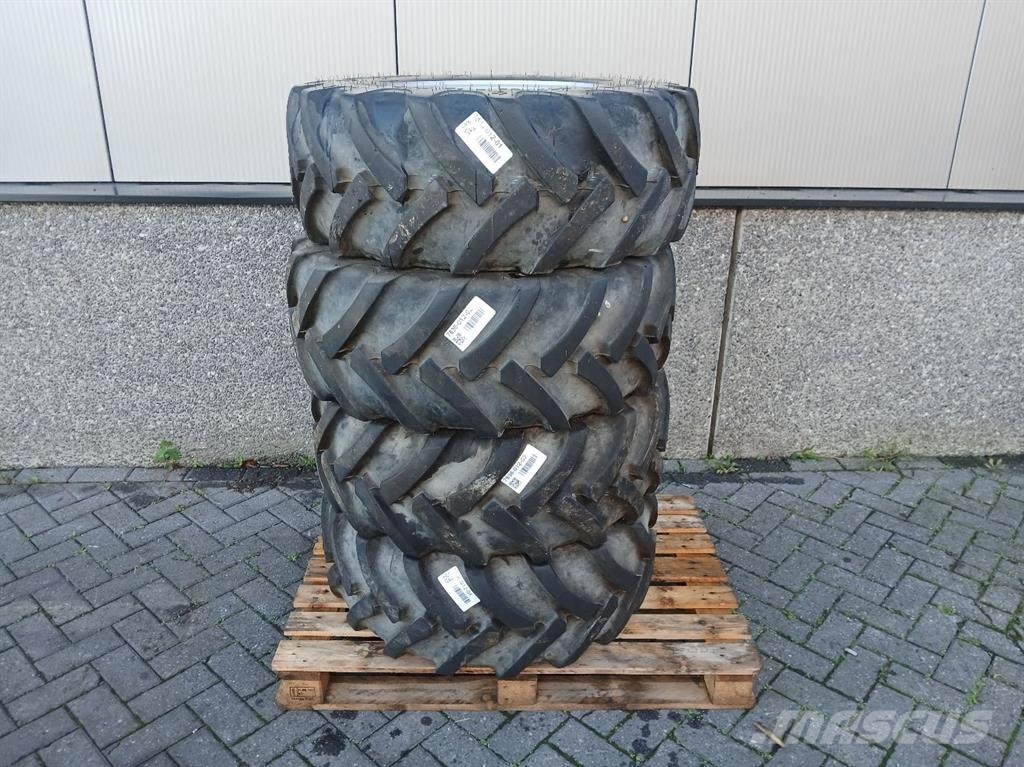 Continental 325/70R18-Tire/Reifen/Band Gume, kolesa in platišča