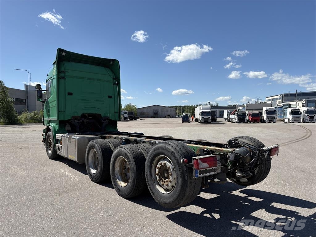 Scania R730 8x4 alusta Camiones con chasís y cabina