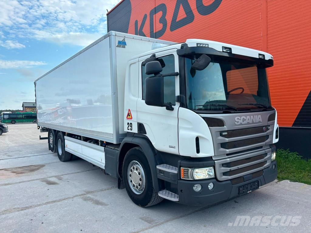 Scania P 370 6x2*4 RETARDER / BOX L=8451 mm Camiones con caja de remolque