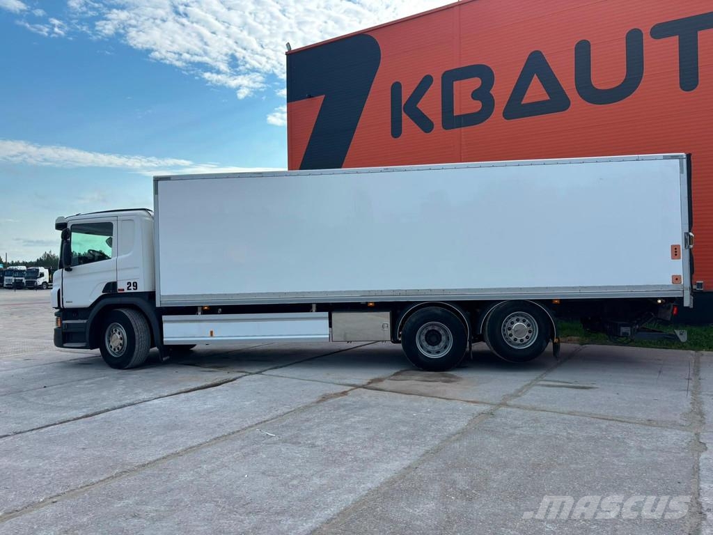 Scania P 370 6x2*4 RETARDER / BOX L=8451 mm Camiones con caja de remolque
