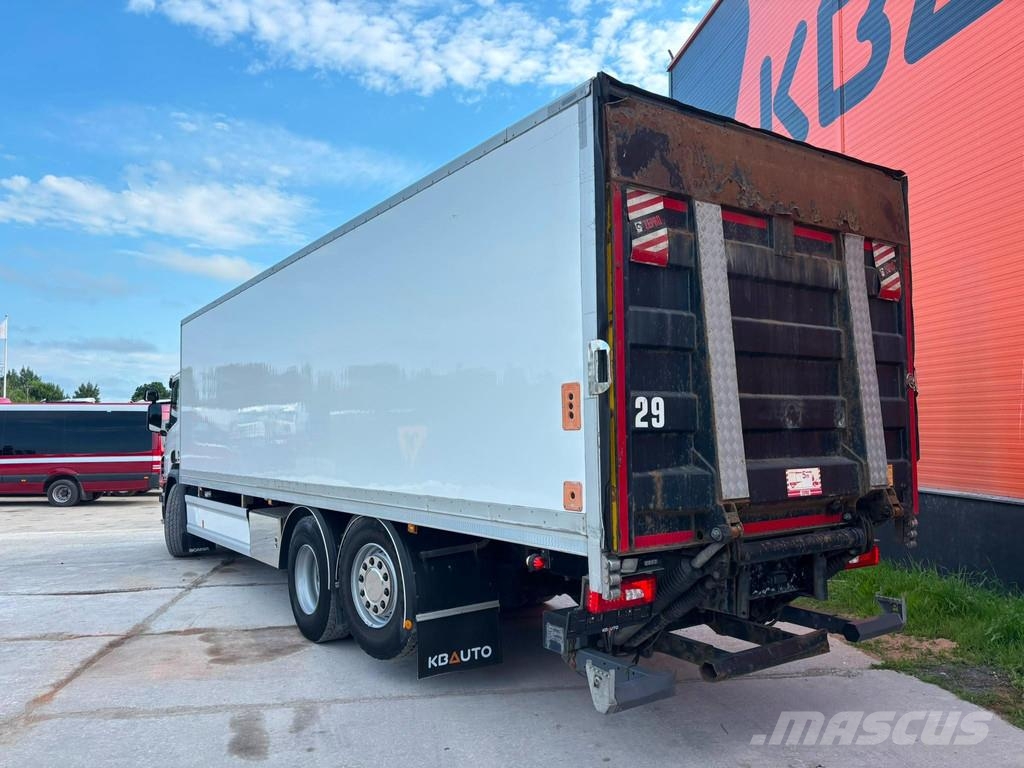Scania P 370 6x2*4 RETARDER / BOX L=8451 mm Camiones con caja de remolque