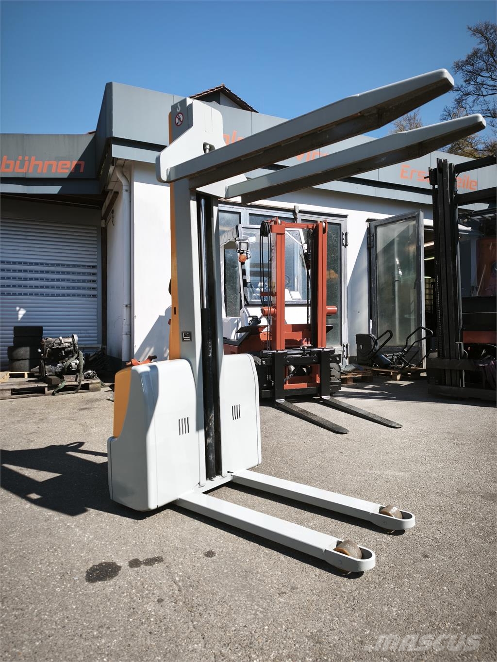 Jungheinrich EMC 10G Ajettavat pinoamisvaunut