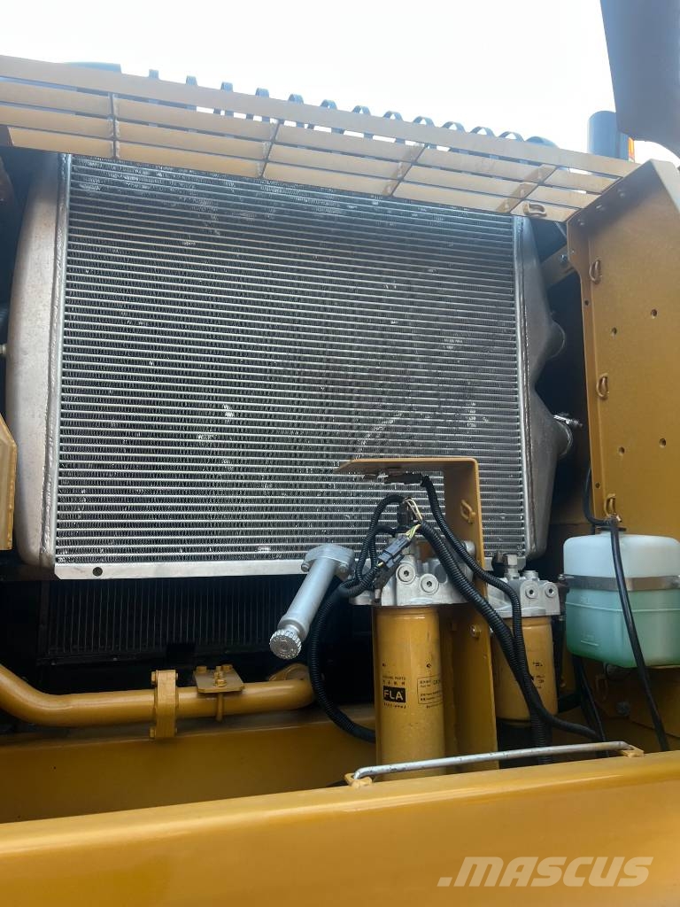 CAT 324D2L 3000 units excavators in stock Telakaivukoneet