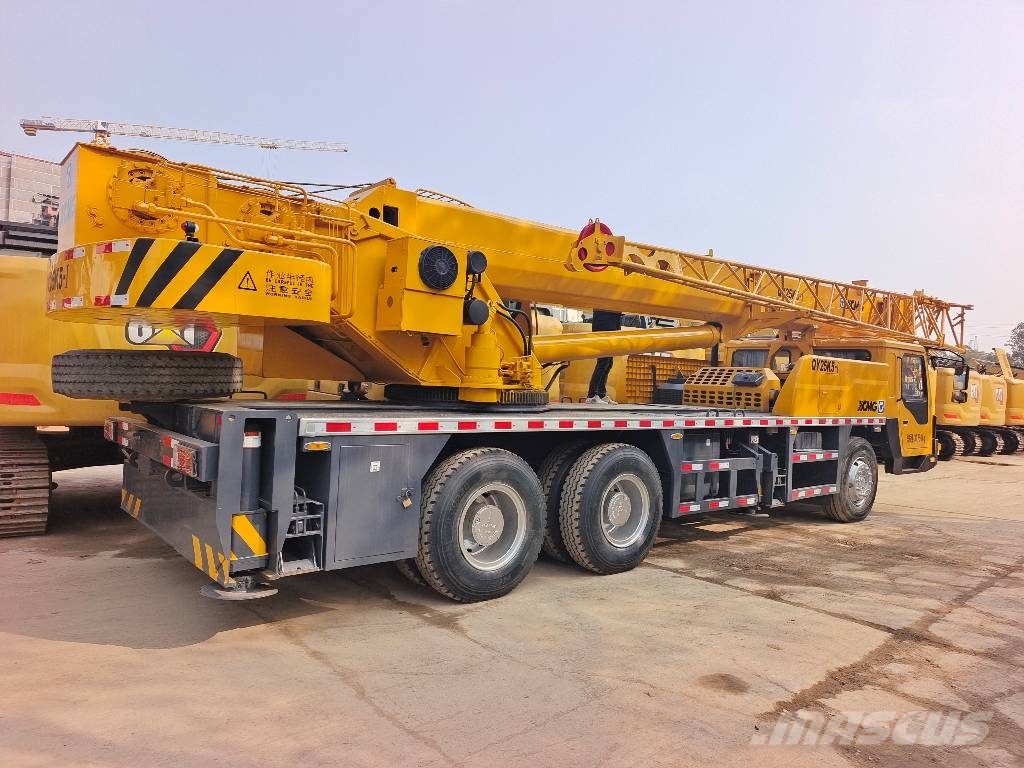XCMG 25 Ton Truck Mounted Crane China Largest Supplier Grúas de oruga