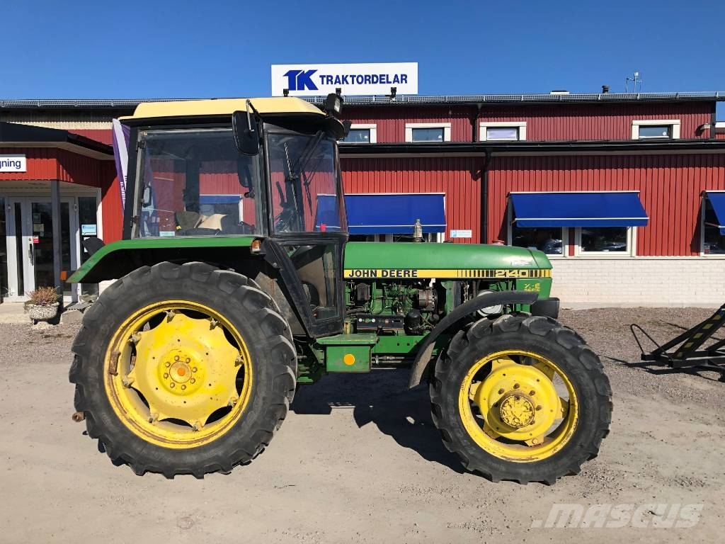 John Deere 2140