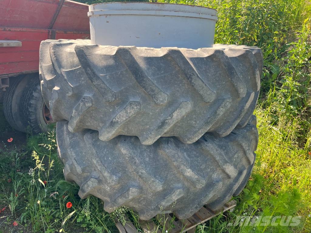  Tvillinghjul Pirelli 520/70R38 ملحقات أخرى للجرارات