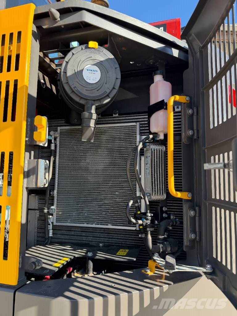 Volvo ECR 235 E Roomikekskavaatorid