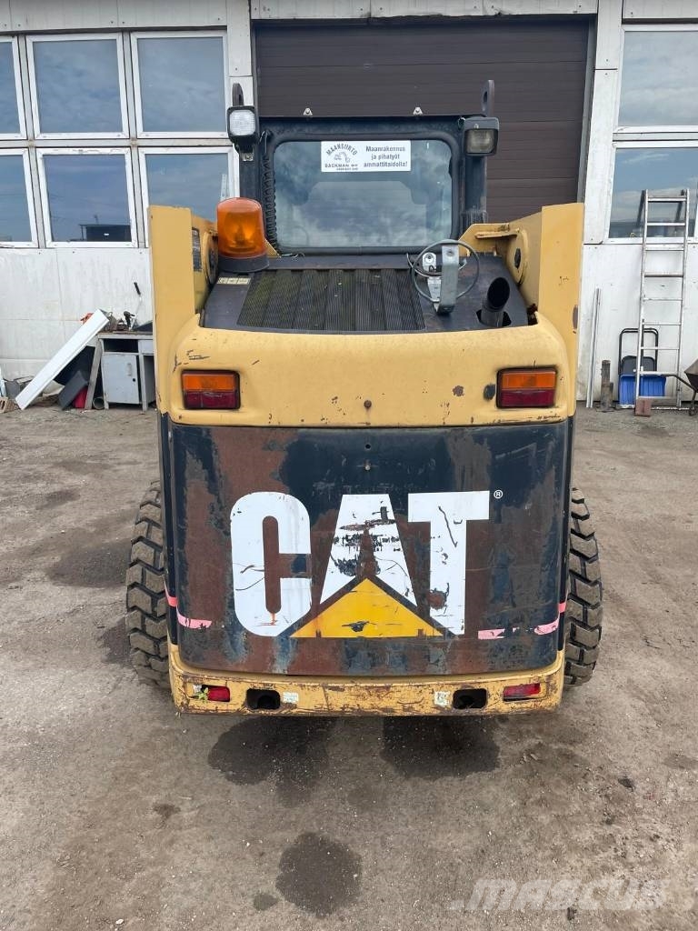 CAT 236 Ładowarki burtowe