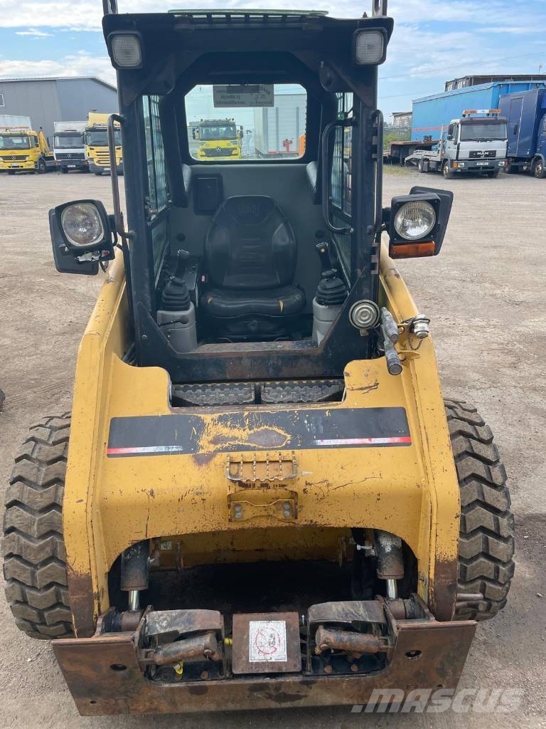 CAT 236 Ładowarki burtowe