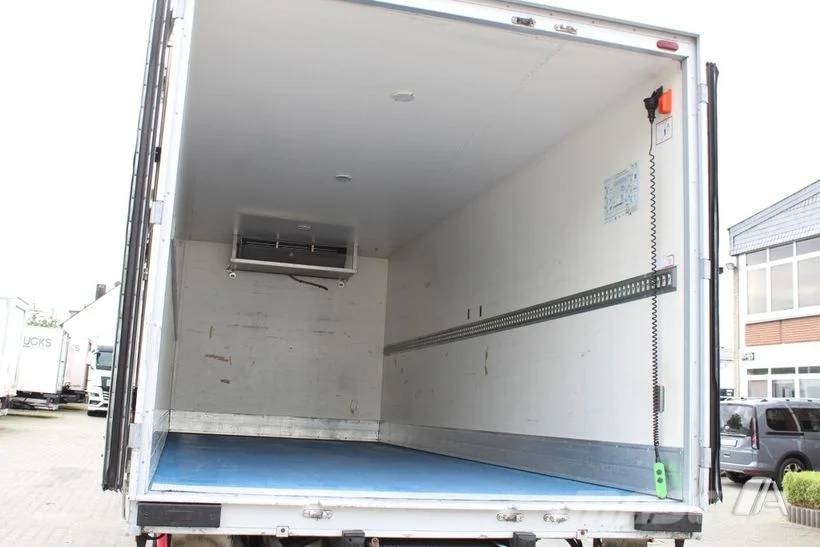 Renault D 240 -R--017 Camion frigorifique