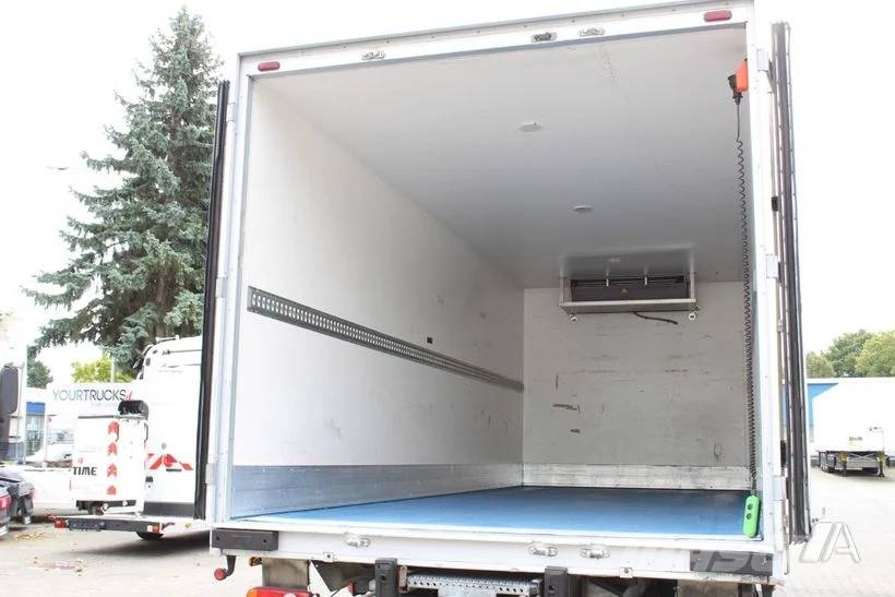 Renault D 240 -R--017 Camion frigorifique