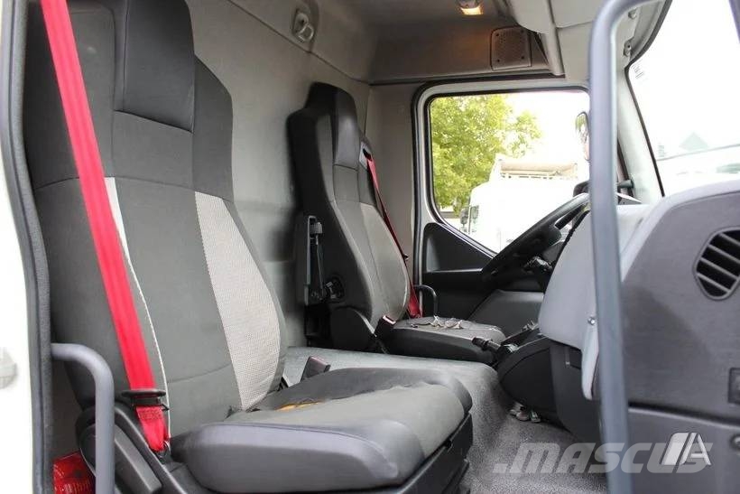 Renault D 240 -R--017 Camion frigorifique