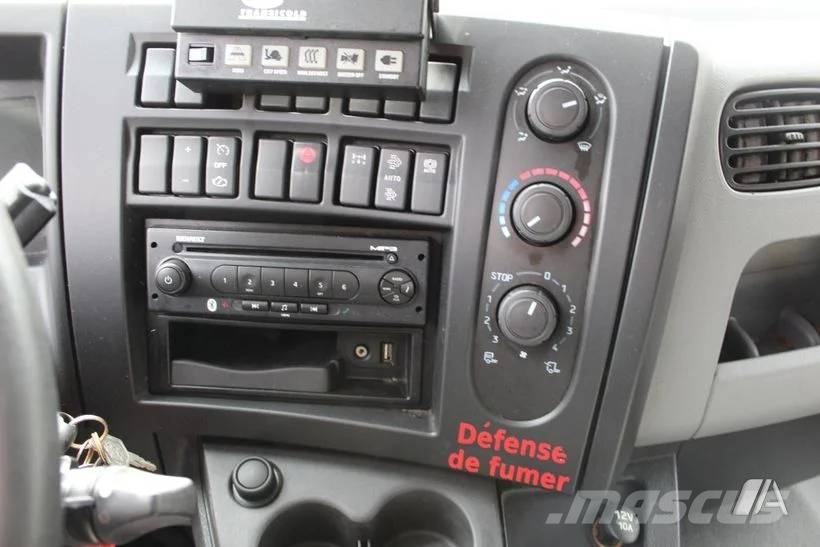 Renault D 240 -R--017 Camion frigorifique