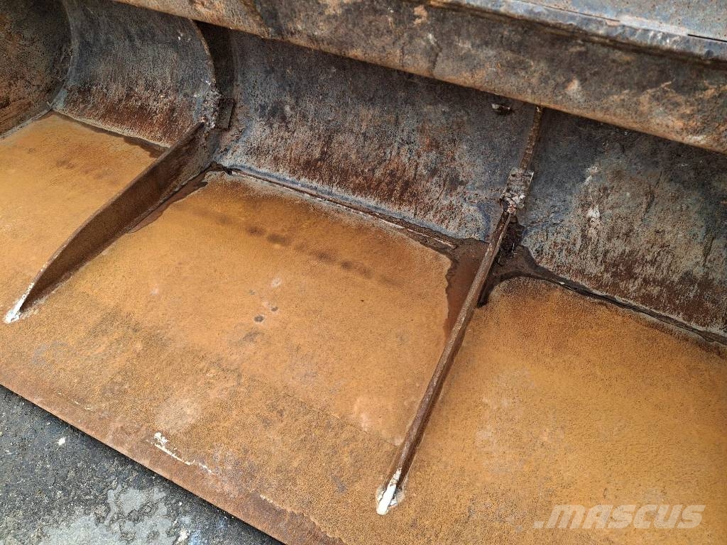Grabenräumlöffel schwenkbar OQ70/55-2000 #A-6746 جرافات عكسية