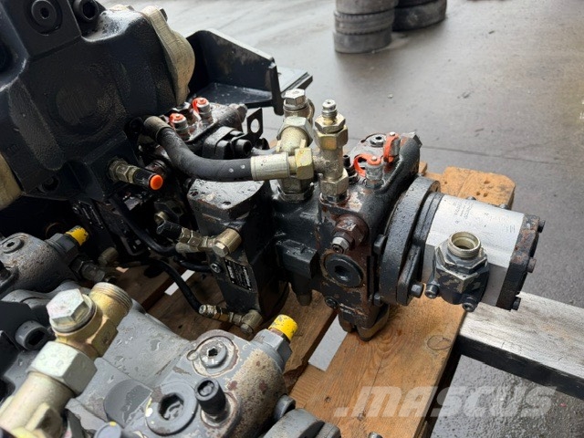 Bomag BC 772 RB used hydraulic pump complet Уплотнители для закладки отходов