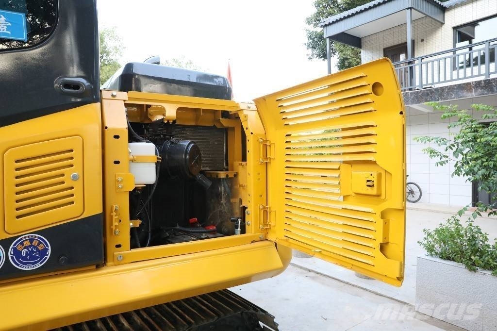 Komatsu PC 130-7 حفارات زحافة