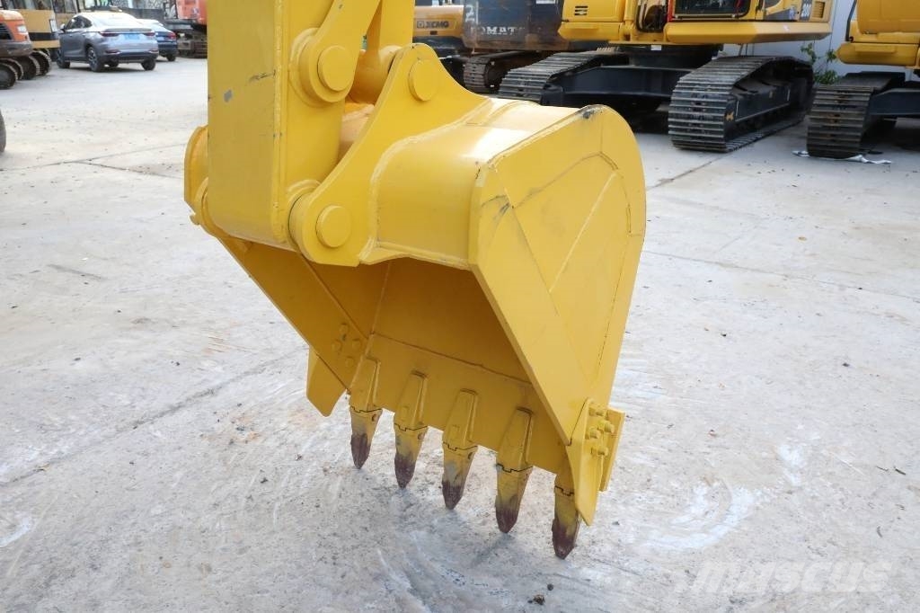 Komatsu PC 130-7 حفارات زحافة