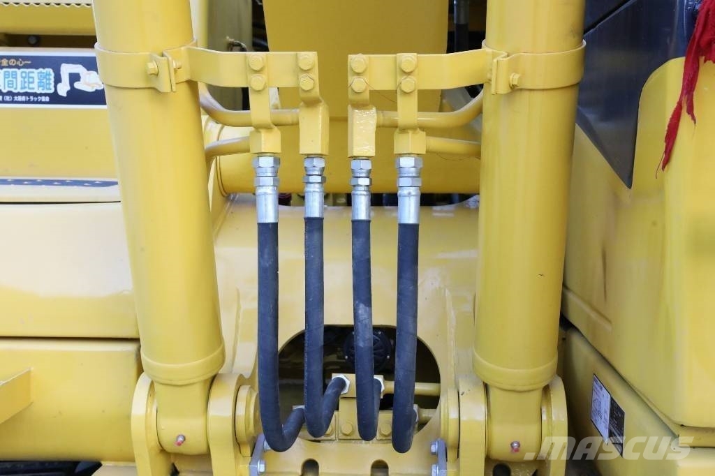 Komatsu PC 130-7 حفارات زحافة