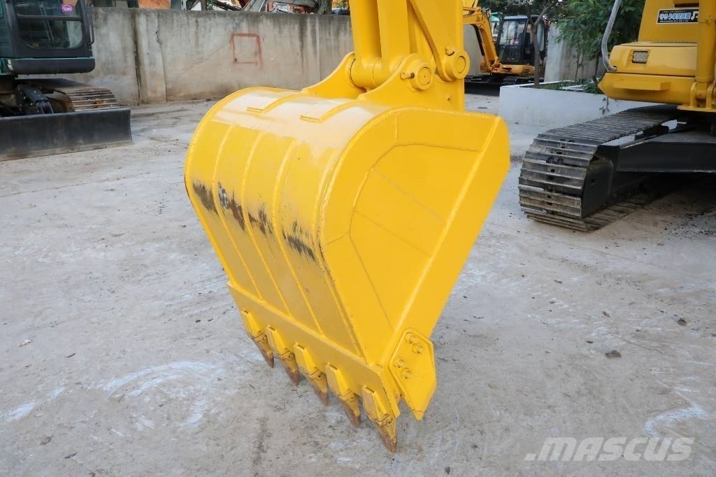 Komatsu PC 130-7 حفارات زحافة