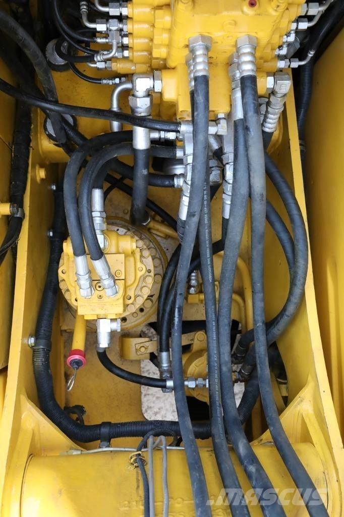 Komatsu PC 130-7 حفارات زحافة
