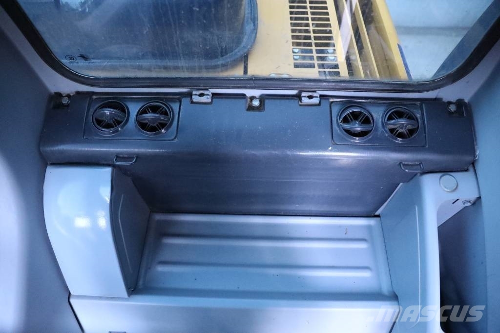 Komatsu PC 130-7 حفارات زحافة