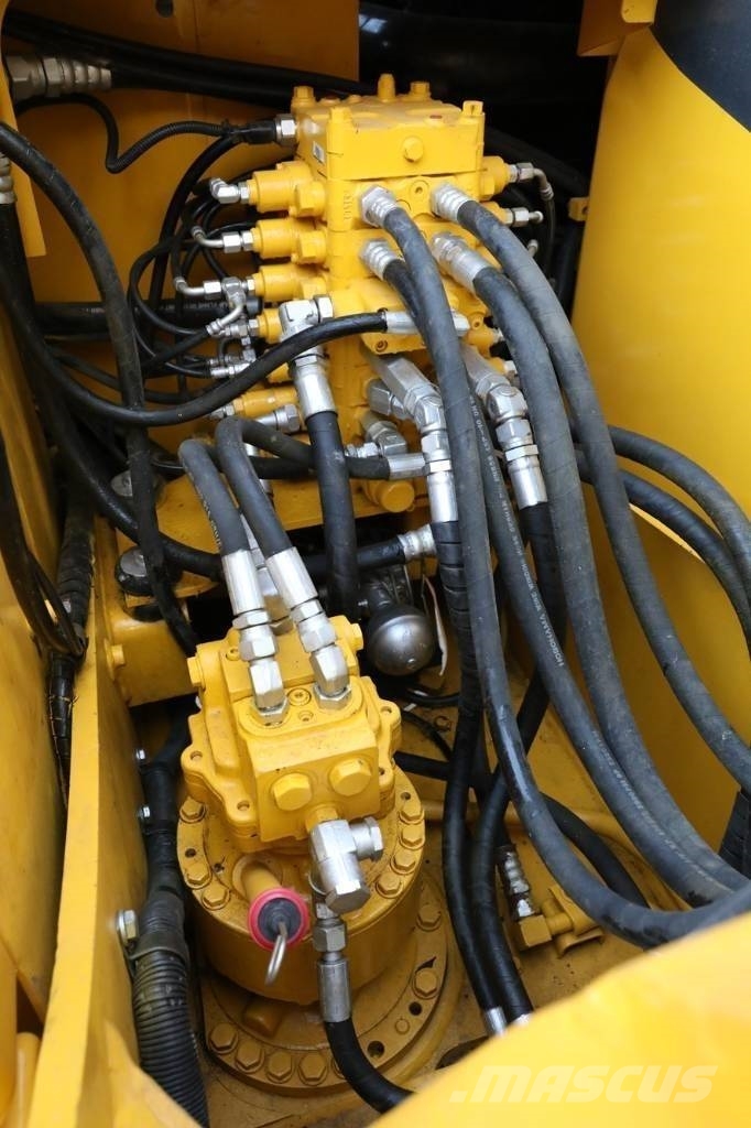 Komatsu PC 130-7 حفارات زحافة