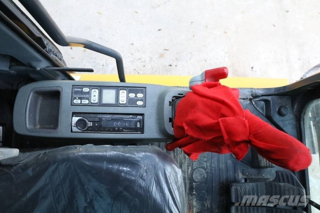 Komatsu PC 130-7 حفارات زحافة