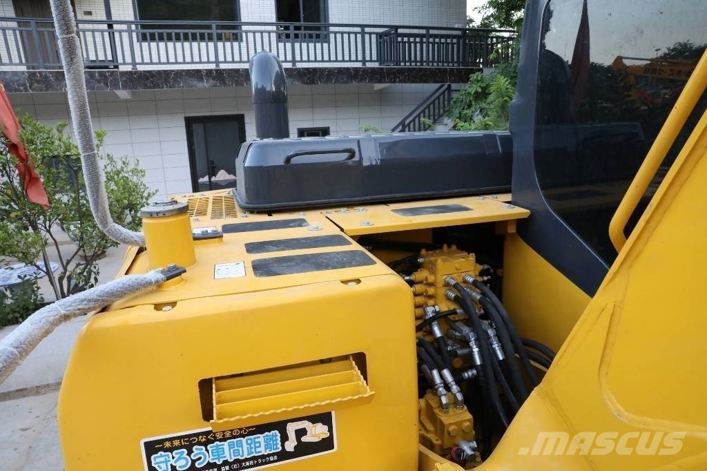 Komatsu PC 130-7 حفارات زحافة