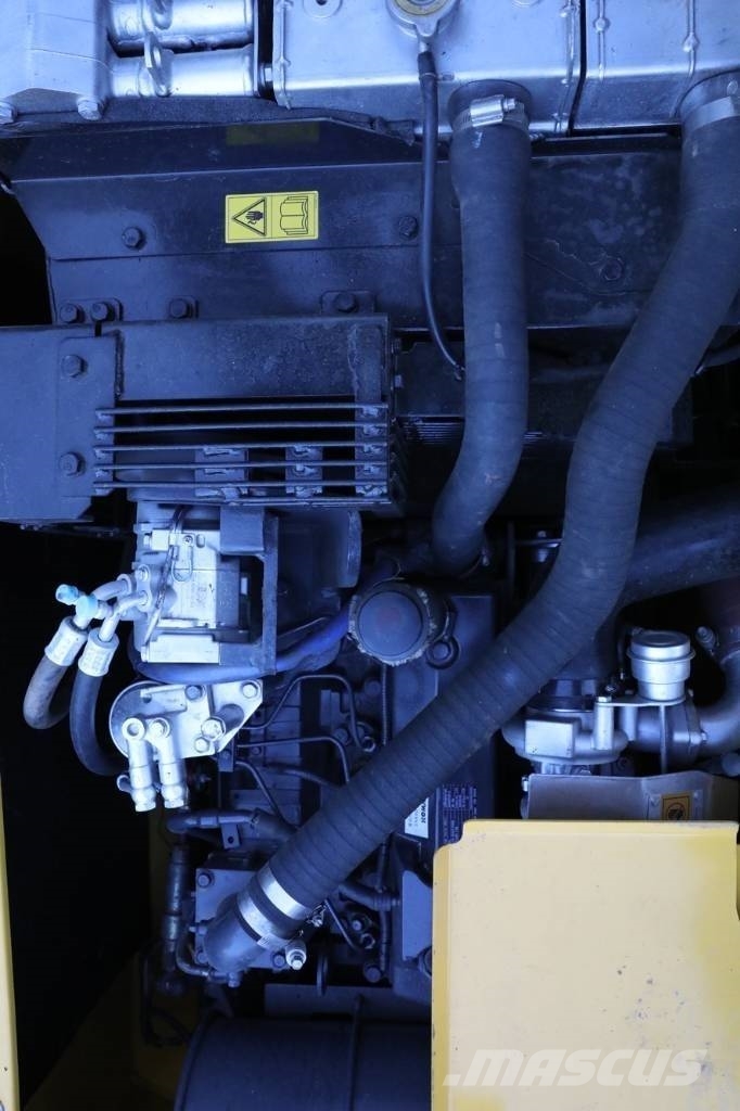 Komatsu PC 130-7 حفارات زحافة